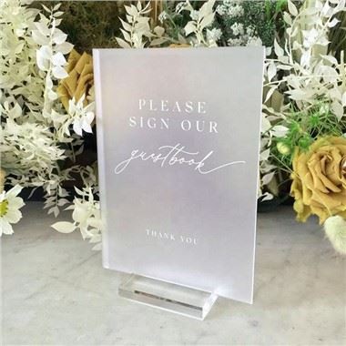 서리가 내린 플렉시유리 시트